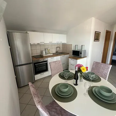 Jelica Apartman Slatine